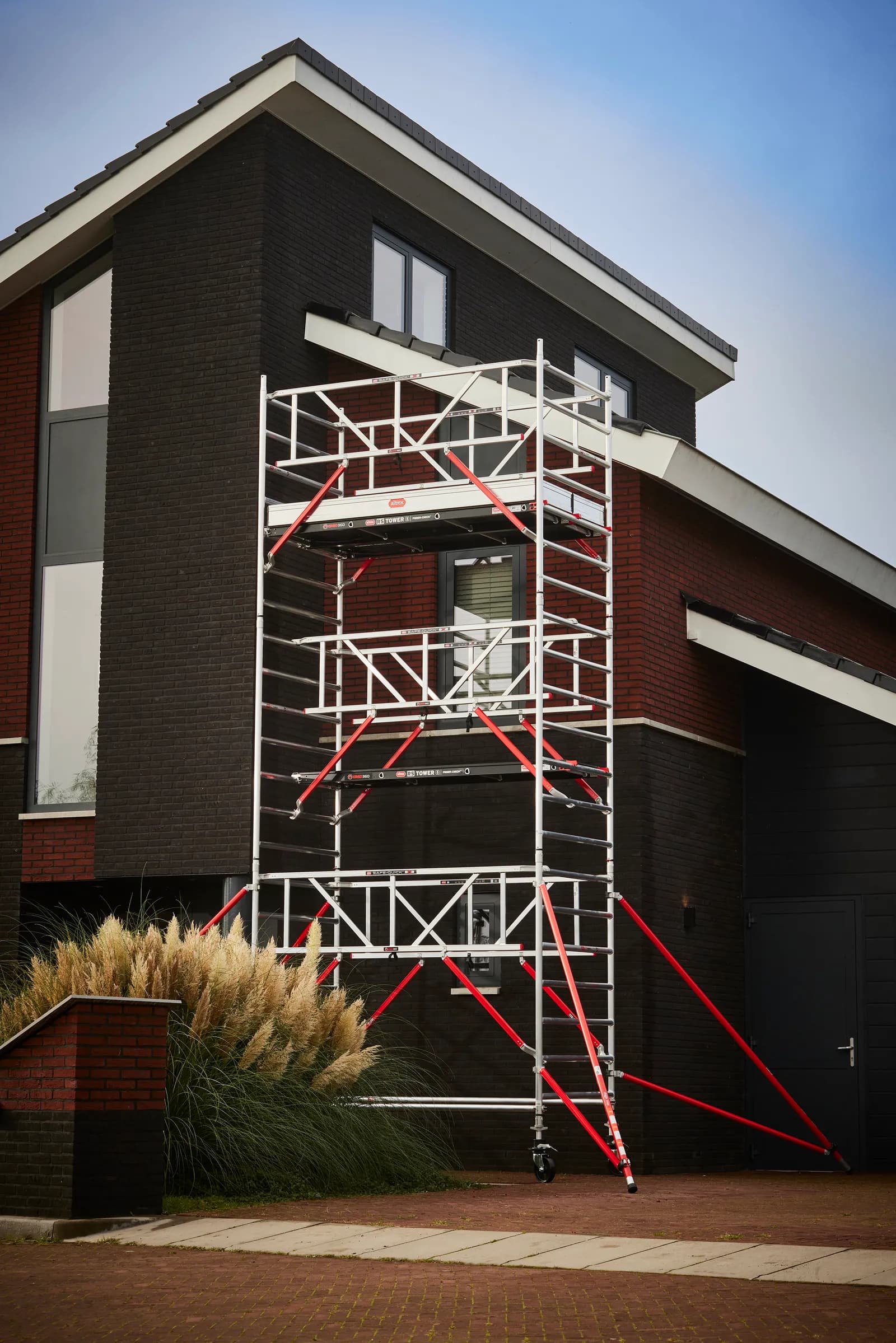 Torre móvil Altrex RS Tower 52 montada en obra